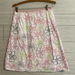 Liz Claiborne doodle flowers embroidered skirt. Size 4 ❤️